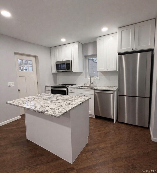 Building Photo - 19 Lee Ave Unit 2