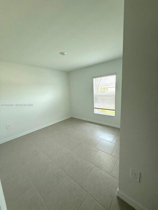 Photo - 17561 Paradiso Wy