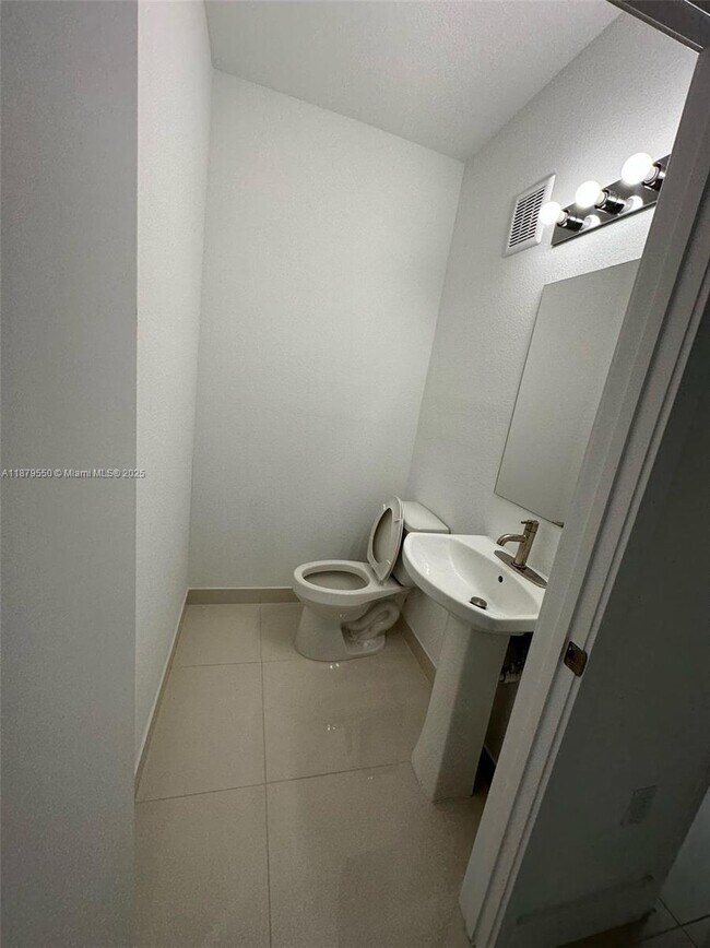 Photo - 1184 NW 3rd St