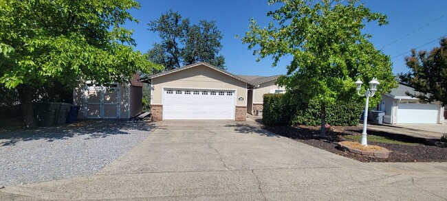 Photo - Charming 3 Bedroom, 2 Bath Home with Mountain Views