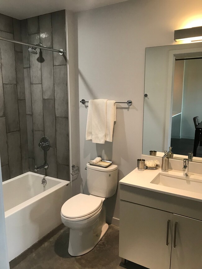 Photo - 1241 N Milwaukee Ave Unit 507