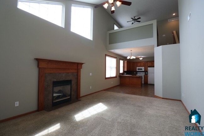 Photo - Large 3 Bedroom Townhome