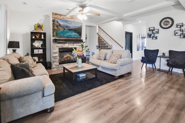 2437 Bucklin Dr