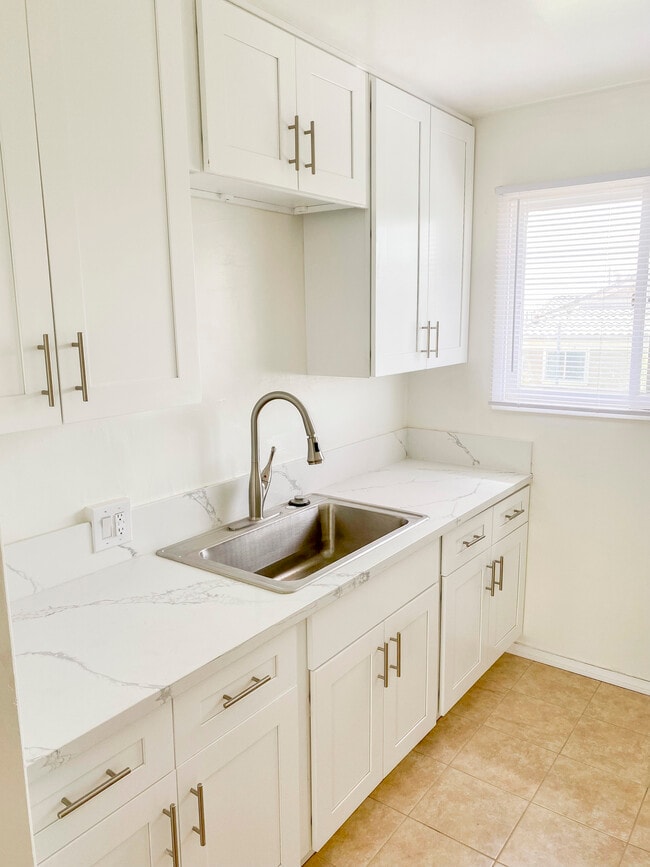 Photo - 3375 Manning Ave