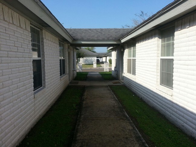 Building Photo - 1702 Tierra Dulce Dr Unit B