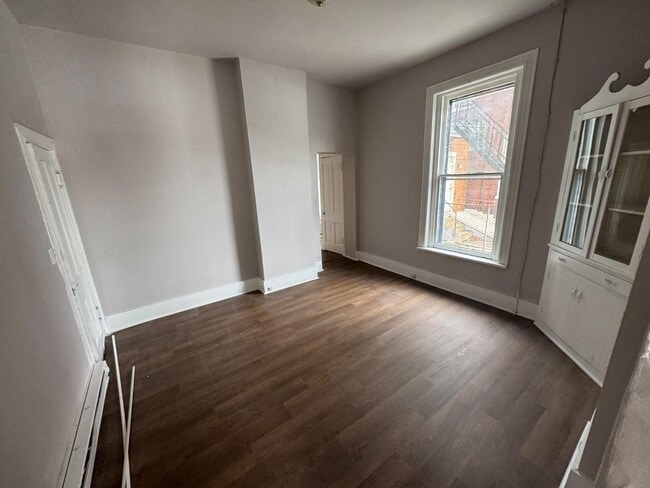 Photo - 727-729 W 4th St