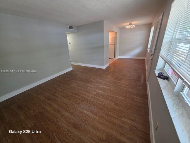 Photo - 4732 SW 33rd Ave Unidad 104