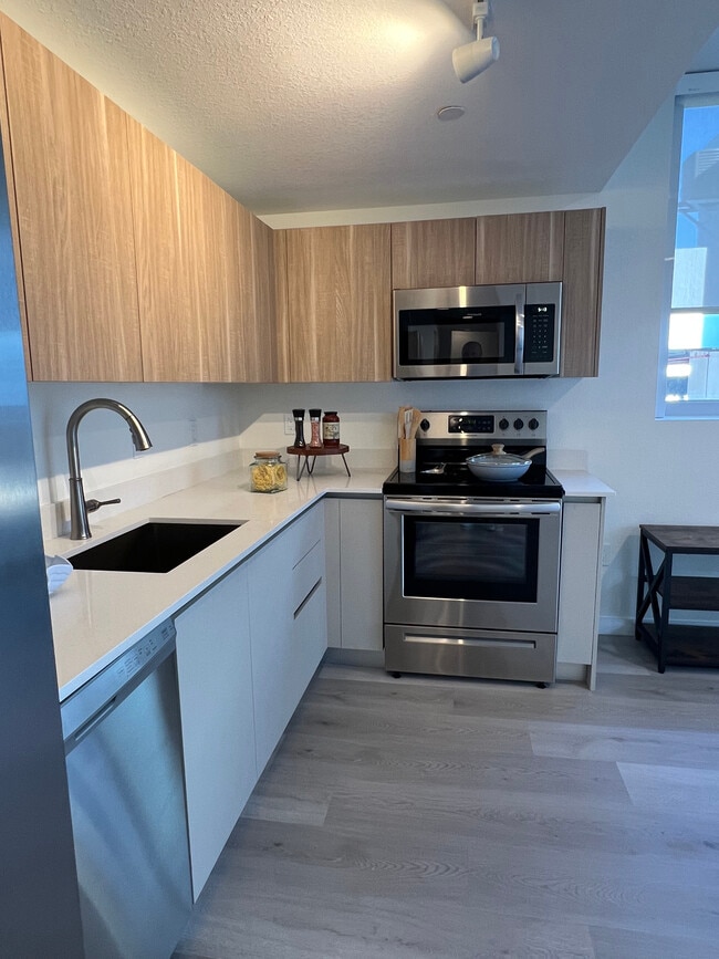 Building Photo - 10840 NW 79th St Unit S9 Rental