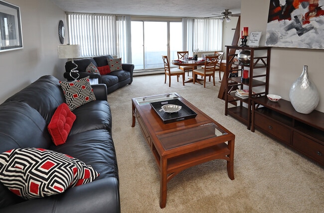 Model Suite - Spacious Living Areas