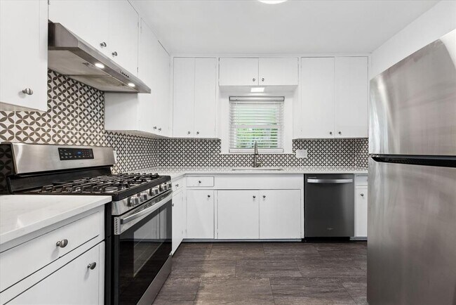 Photo - 1002 Ellingson Ln