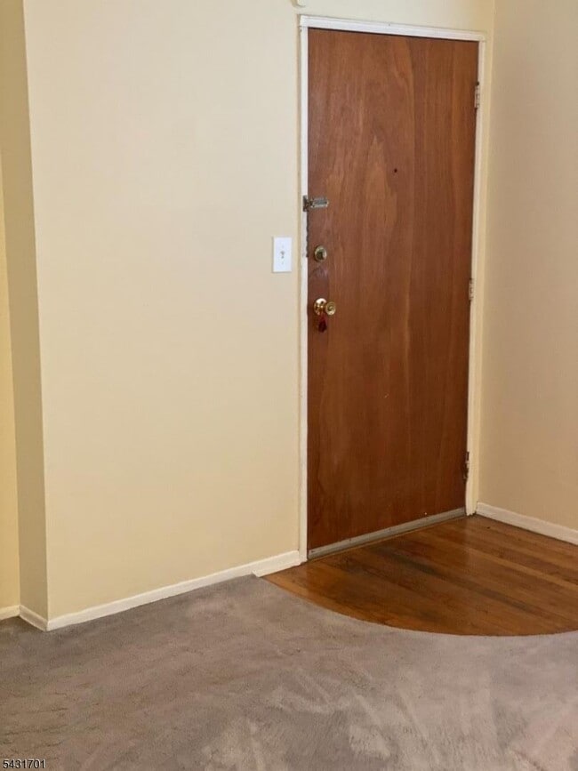 Building Photo - 161 Evergreen Rd Unit 13A