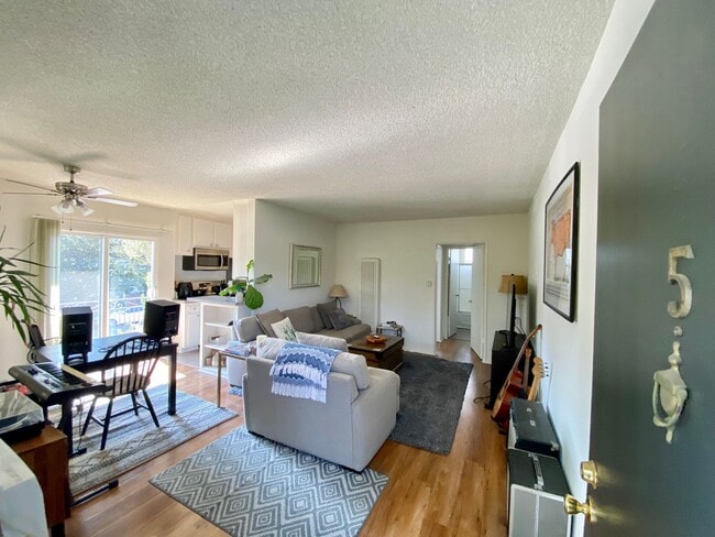 Photo - 3746 S Canfield Ave Unidad 5
