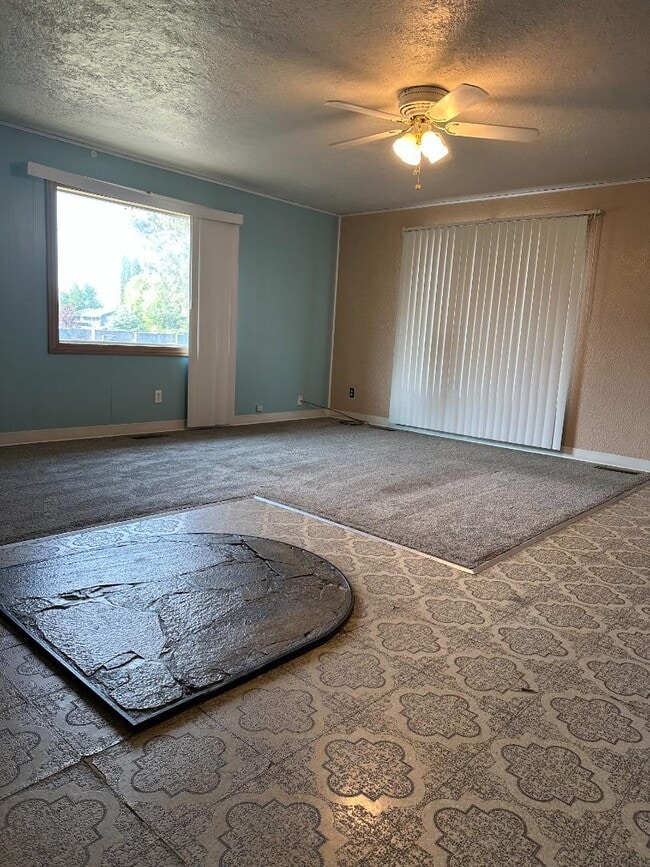 Photo - 643 Hansen Ave