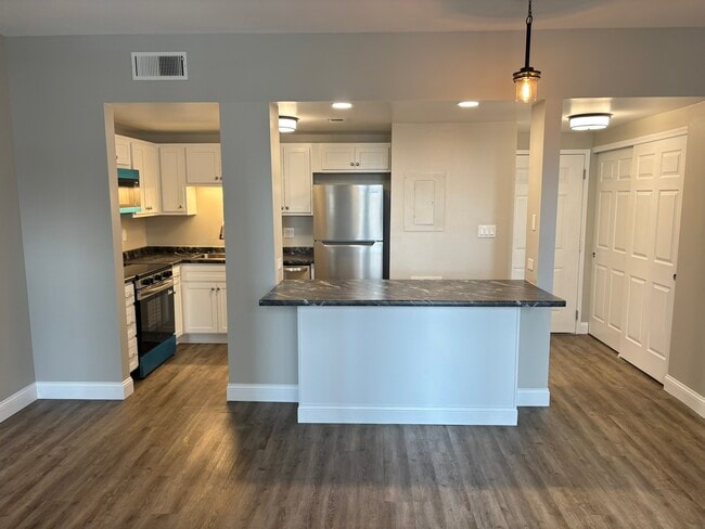 Building Photo - 5316 Pershing Ave Unit 508