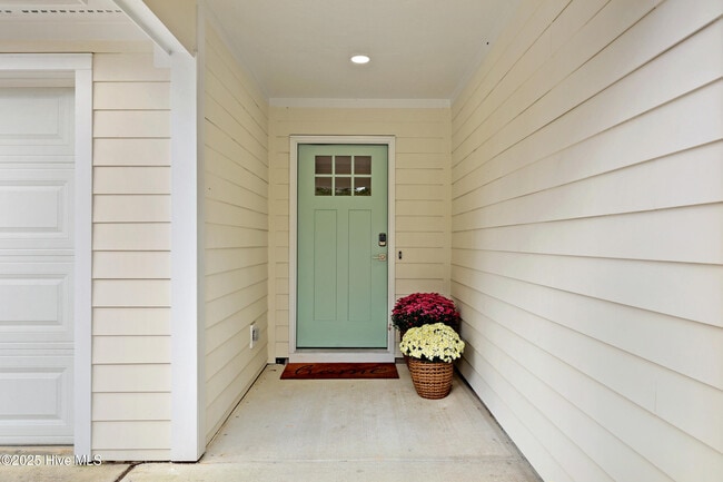 Photo - 303 Hixon Pl