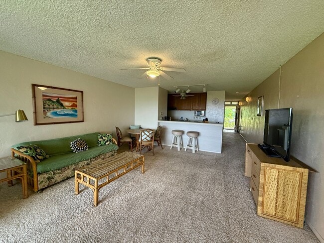 Building Photo - One Bedroom Condo in Downtown Kona