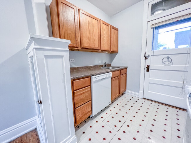 Building Photo - 3949 N Hoyne Ave Unit 1