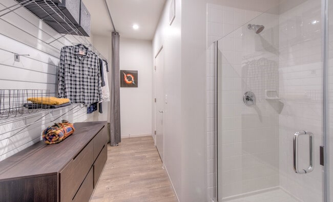 Open concept customizable closet