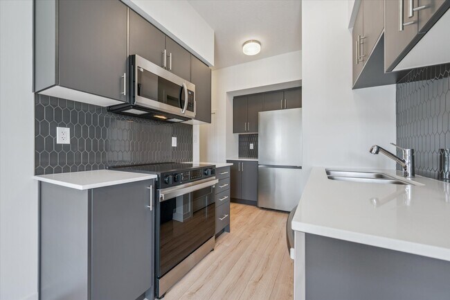 950 St David St N