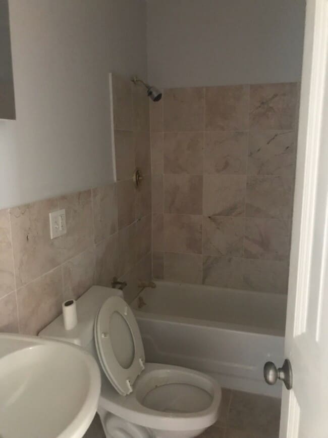 Photo - 429 Marlborough St Unidad 2