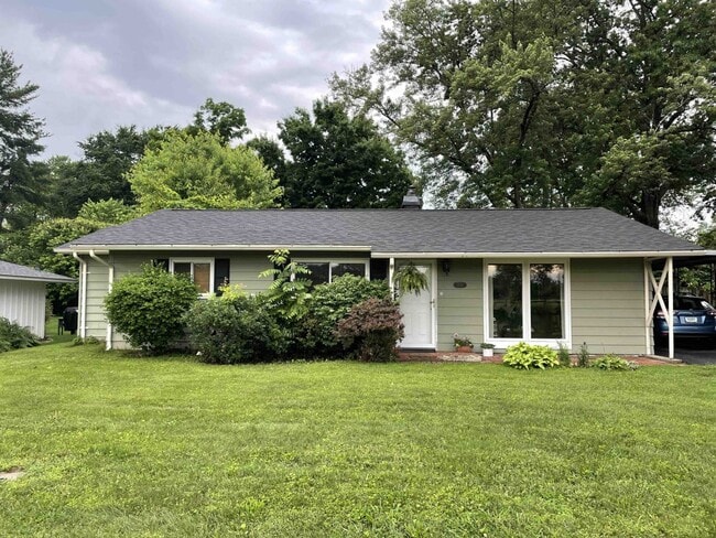 Building Photo - 3 bedrooms, 2 bathrooms, fenced yard!