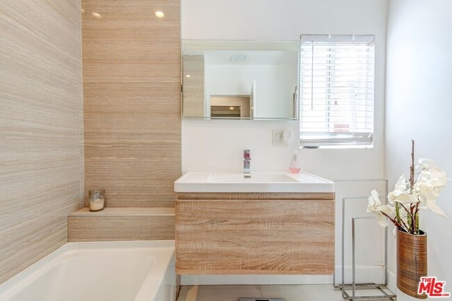 Photo - 9001 S 5th Ave