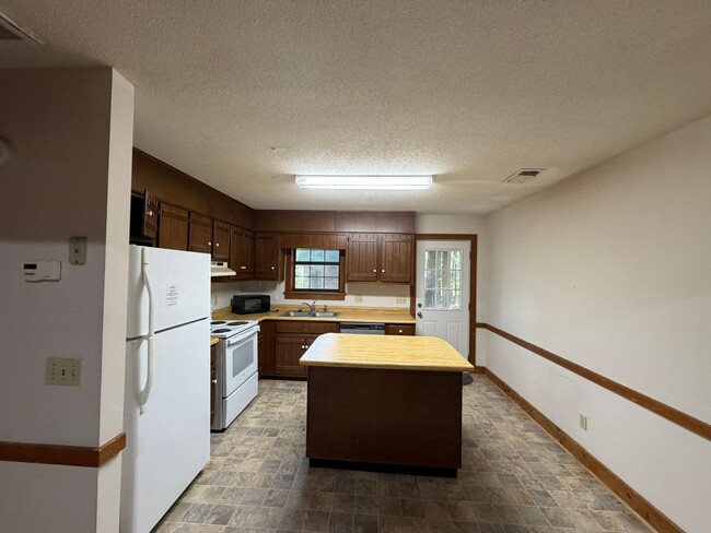 Photo - 303 Steppingstone Ct