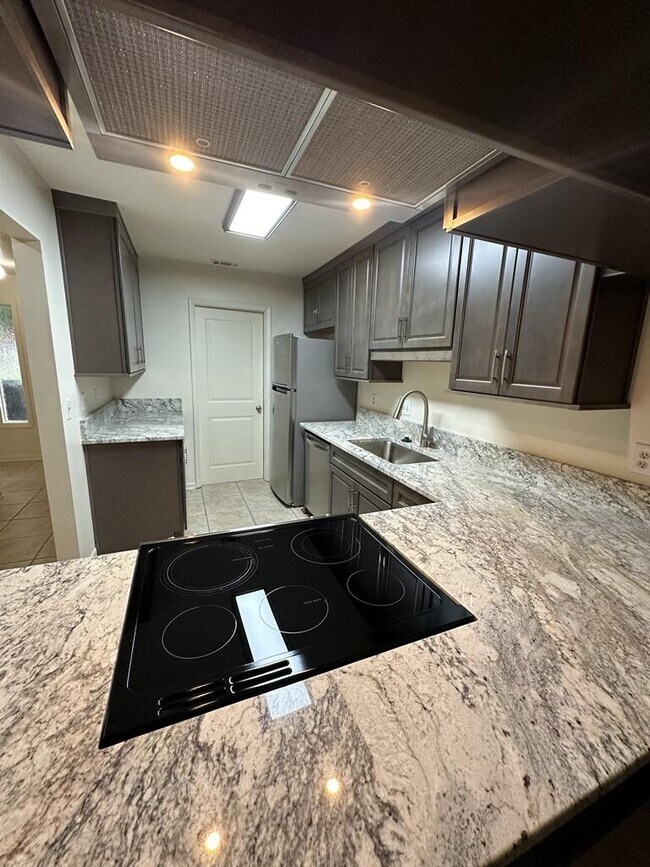 Photo - 122 Scottwood Dr SE