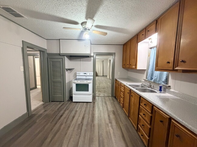 Photo - "Charming 2-Bedroom Retreat with Spacious 1411 sq. ft. Layout on Baylor Street, Lubbock!"