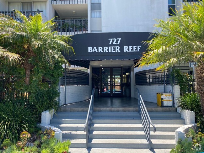 Building Photo - Barrier Reef Studio Condo Close to the Bea... Unit 104