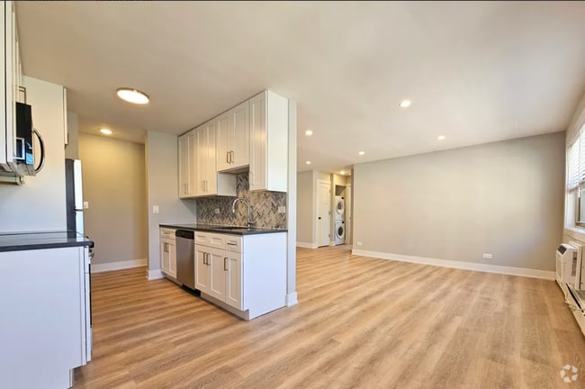 Building Photo - 531 W Aldine Ave Unit 312 Rental
