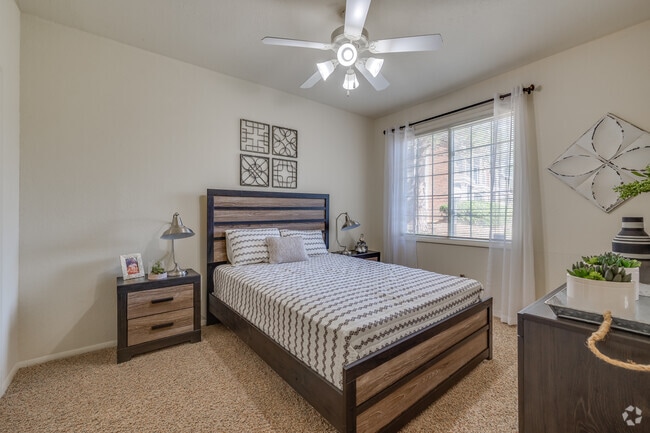 2BR, 2BA - 975SF - Bedroom