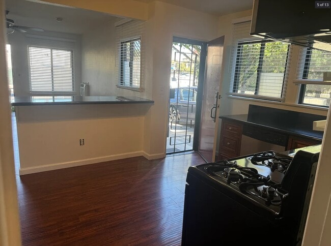 Photo - 7156-7160 Lexington Ave