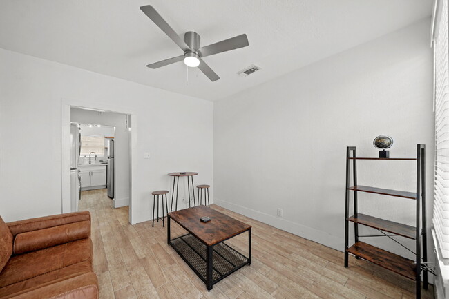 Building Photo - 701 28th St Unit D