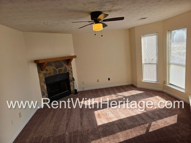 Photo - Amazing 3 bedroom, 2.5 bath townhome/ Great Roommate Floorplan / Great Location