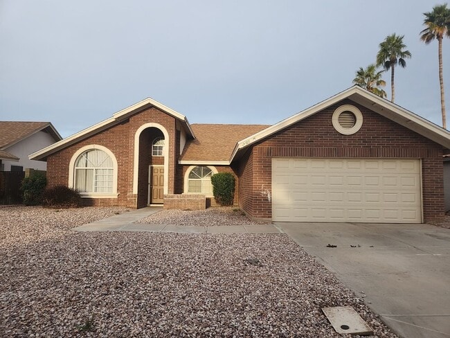 Building Photo - ?4 Bed / 2 Bath Single Level Gilbert Home with vaulted Ceilings *New Paint*?