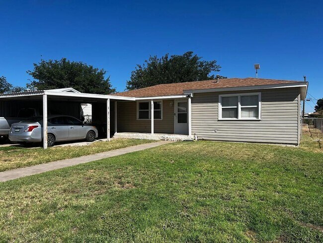 904 NW Ave I
