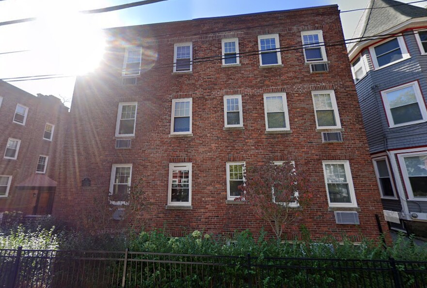 Photo - 21 Fairbanks St