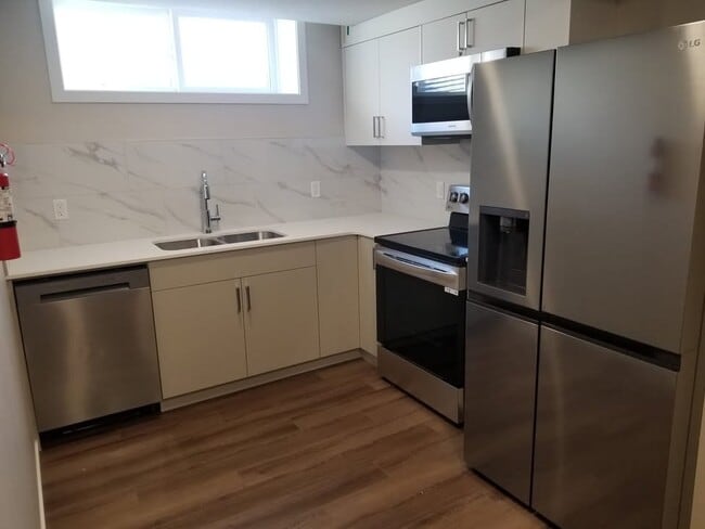 Building Photo - 17816 73 St NW