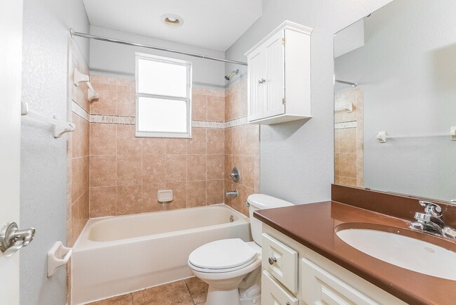 Photo - 7012 Brenton Manor Ln