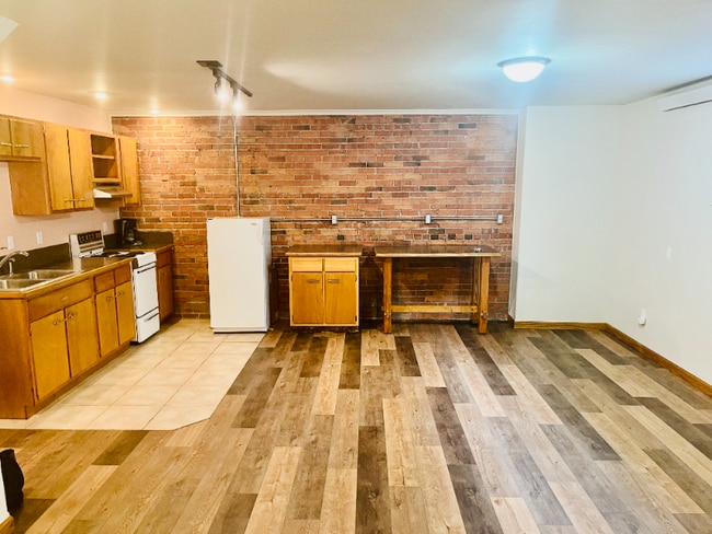 Building Photo - 124 S 2nd St Rental