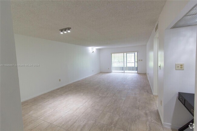 Building Photo - 16051 Blatt Blvd Unit 103 Rental