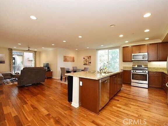 Photo - 533 Rockefeller