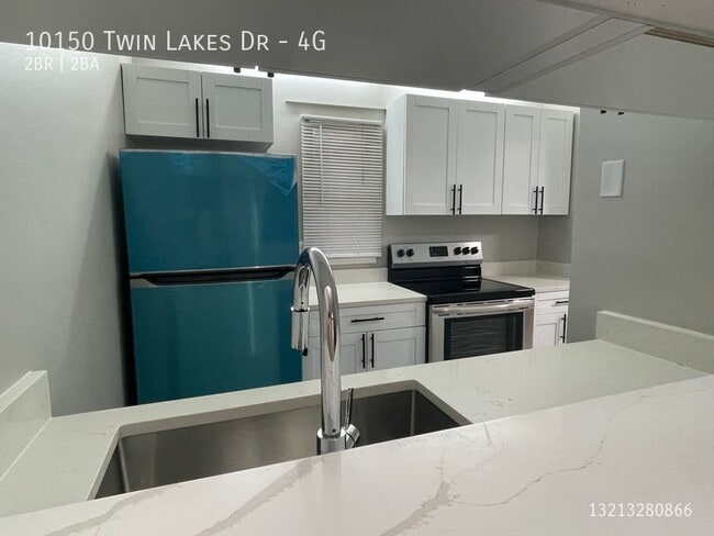 Building Photo - 10150 Twin Lakes Dr Unit 4G