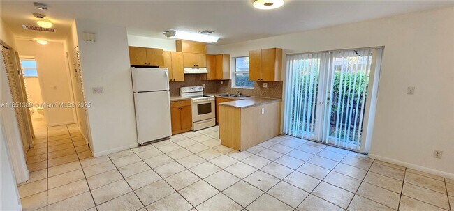 Building Photo - 2311 Coolidge St Unit B Rental