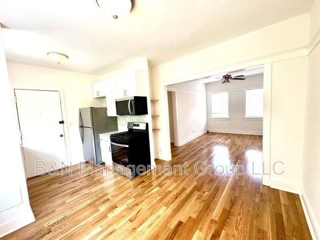 Building Photo - 1065 W Dakin St Unit #3