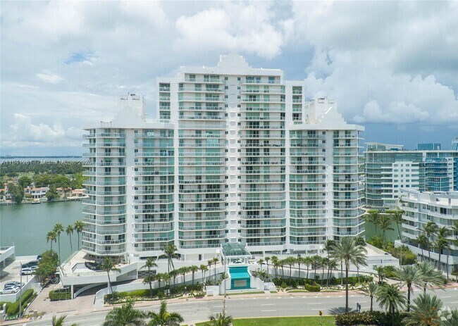 Building Photo - 5900 Collins Ave Unit 1904 Rental