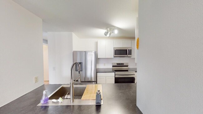 Photo - Luxury Condo, Close To Nike & Intel, Detac... Unidad 323