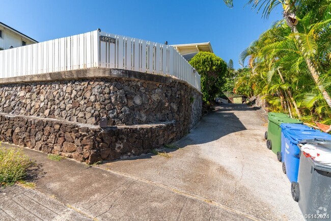 Building Photo - $3000 /2br/1ba/1 parking stall in Waialae ... Rental