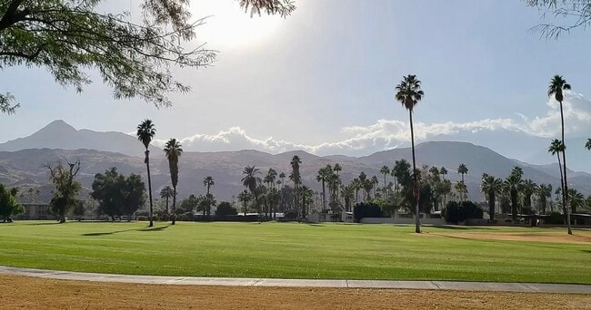 Building Photo - Palm Springs 3 br 3 bth on Golf Course Rental